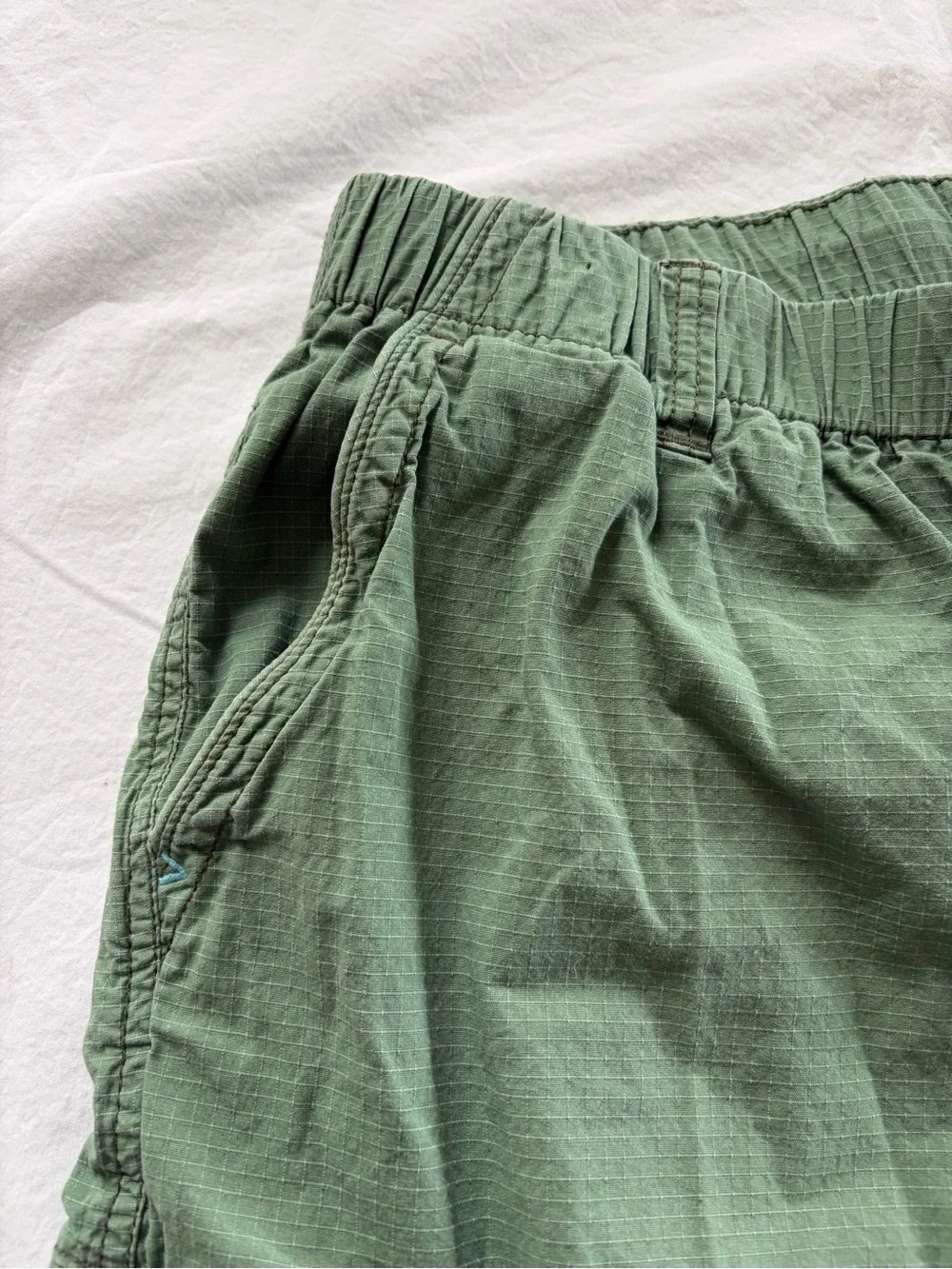 Tommy Bahama Men’s L Elastic Waist Cargo Shorts Green Marlin Shark Lining L/G